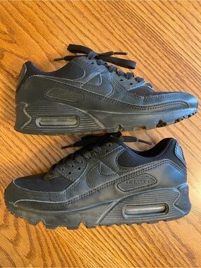 Nike Air Max 90 all Black Low-Top Sneakers